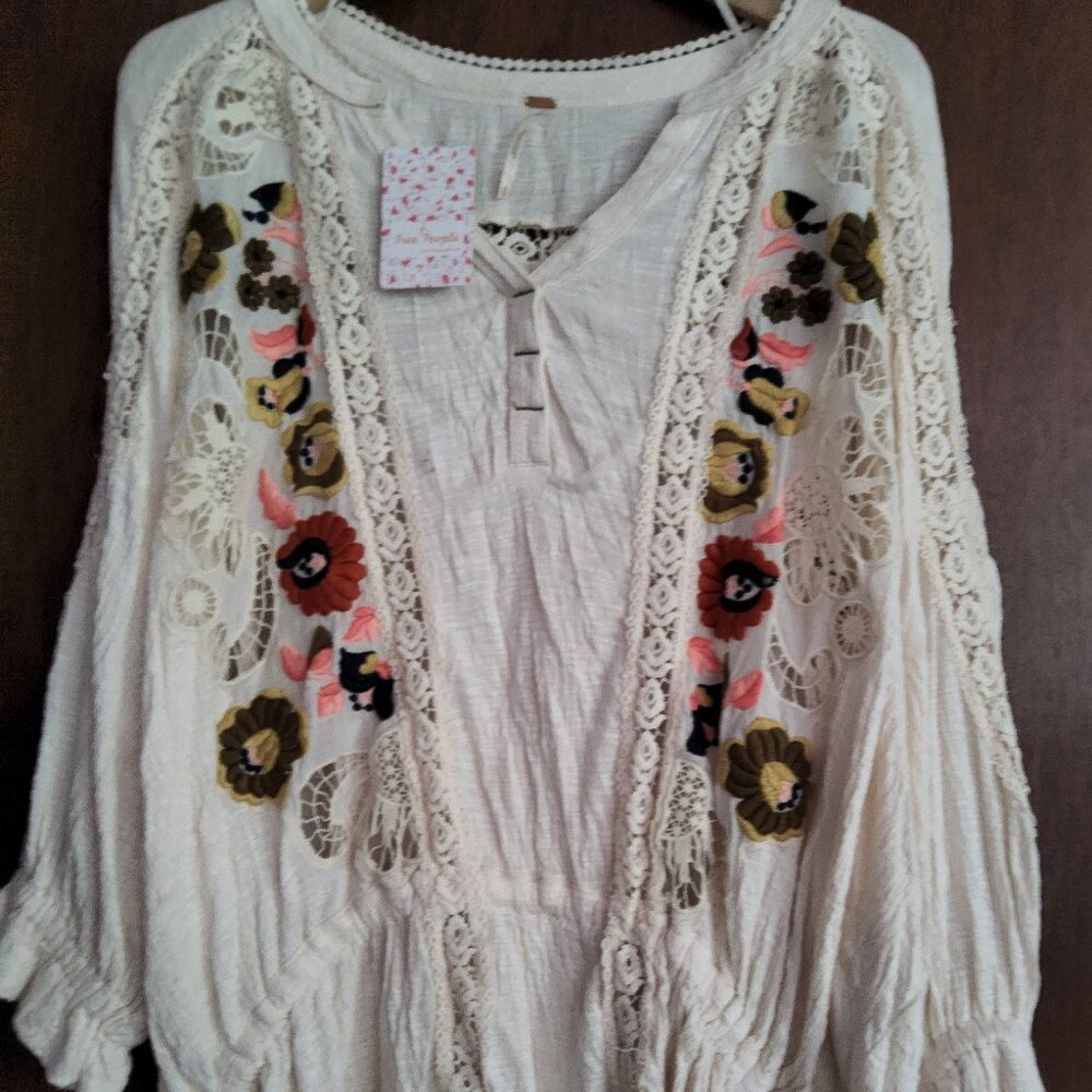 Free People Shirt / Blouse ecru combo  lace and embroidered flowers Size S  NEW